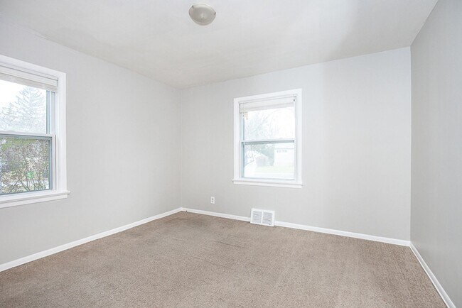 Building Photo - 3 Bed/1 Bath Single Family Home!