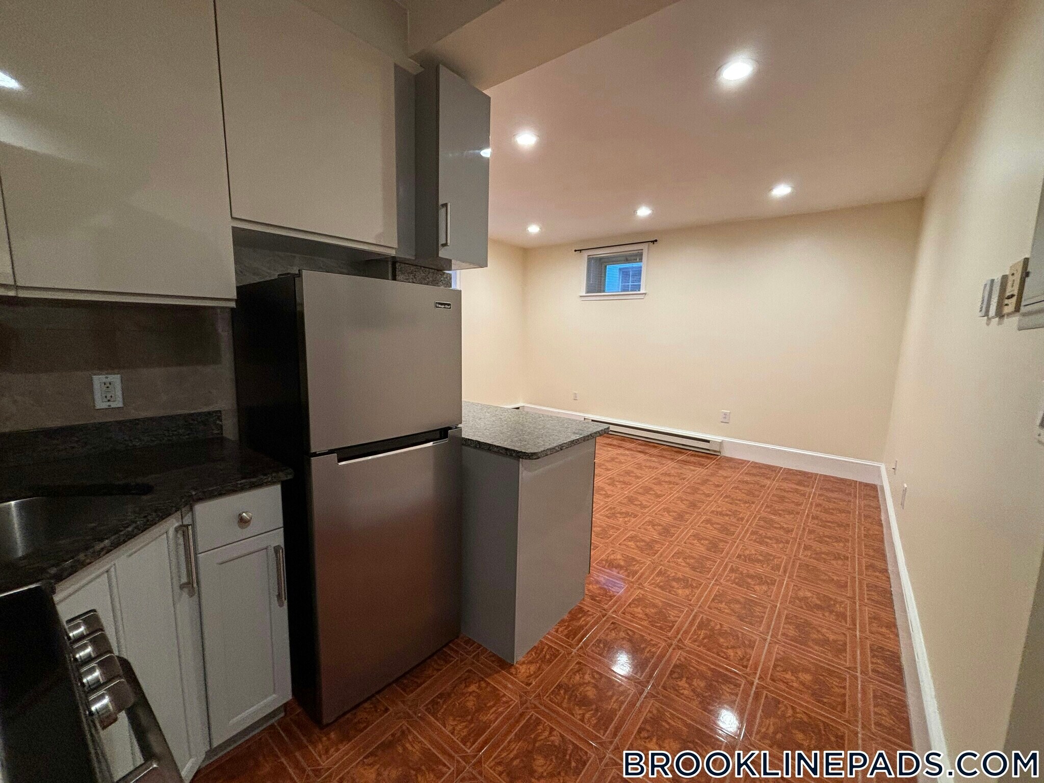 Building Photo - 69 Babcock St