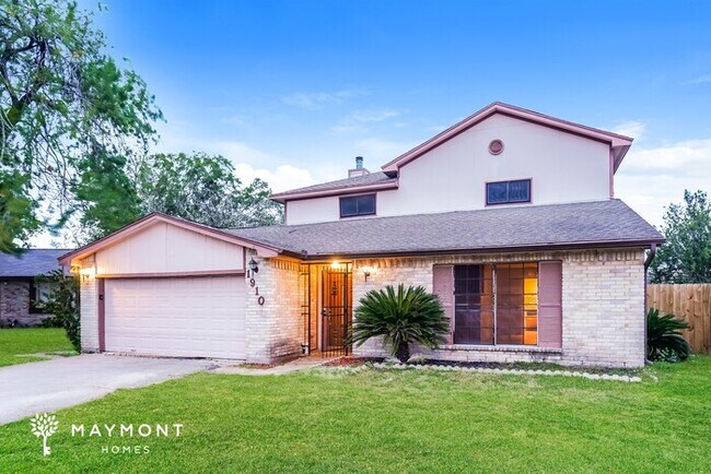 Building Photo - Spacious Two-Story Home in Houston