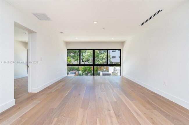 Building Photo - 204 Sunrise Dr
