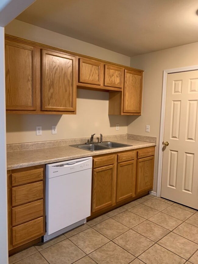 Building Photo - Ready NOW 3 Bedroom For Lease -  Bentonvil...