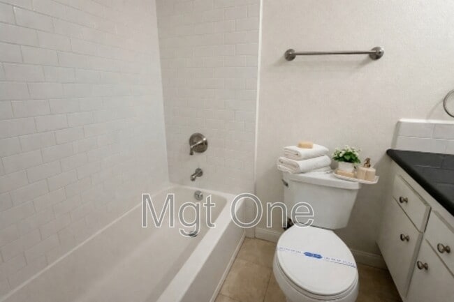 Building Photo - 2620 Vista Del Oro