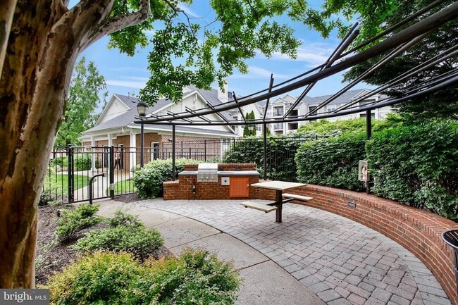Building Photo - 12937 Centre Park Cir