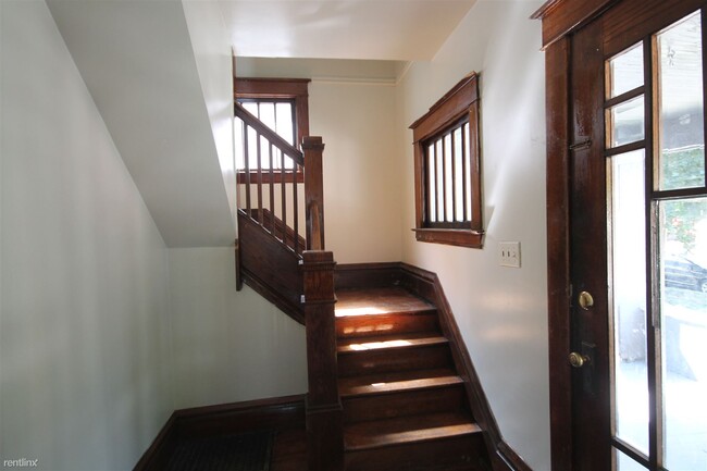 Building Photo - 3 br, 1.5 bath House - 729 W Vine St 6 mon...