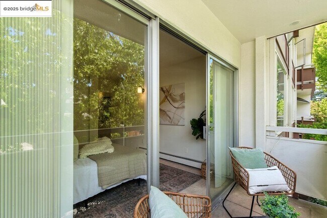 Building Photo - 2601 College Ave