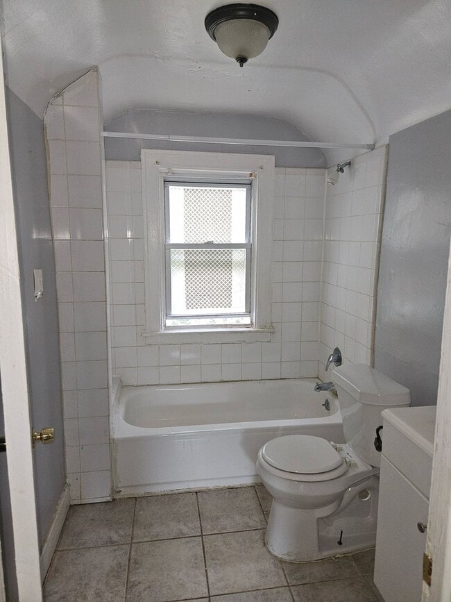 Building Photo - 2 bedroom/ 1 bathroom Detroit's Westside Home
