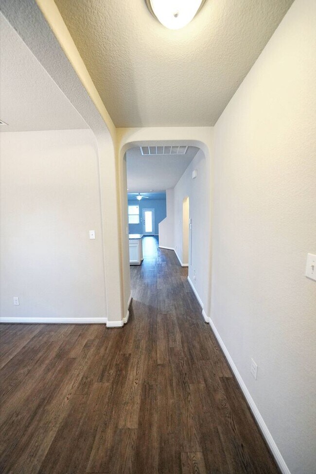 Building Photo - Beautiful Rental in Converse! Realtor Comm...