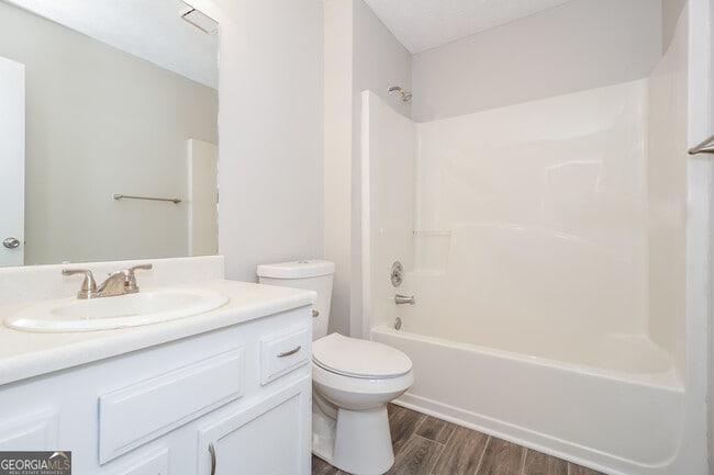 Building Photo - 333 Oak Landing Cir