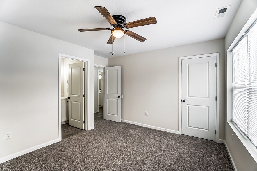 Building Photo - 1432 W Elm St