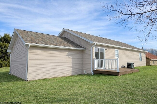 Building Photo - 1002 Bakers Ridge Rd