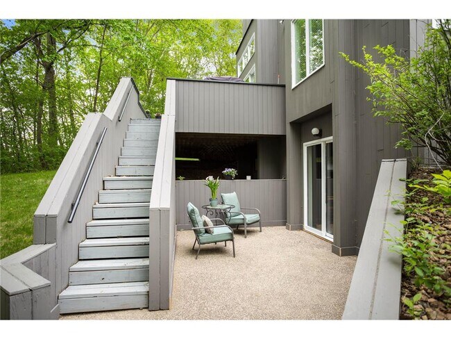Building Photo - 2925 Minnehaha Curve