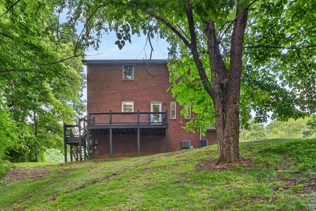 Building Photo - 3 Bedroom 2 1/2 Bath Pet Friendly Home For Rent In Rudolphtown Subdivision!