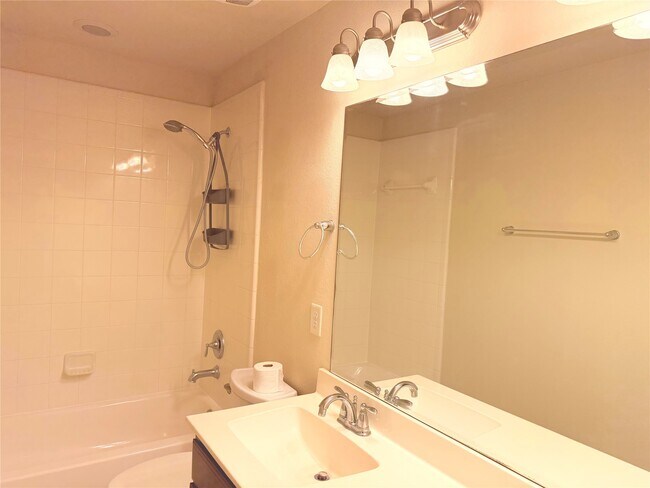 Building Photo - 29015 Davenport Dr