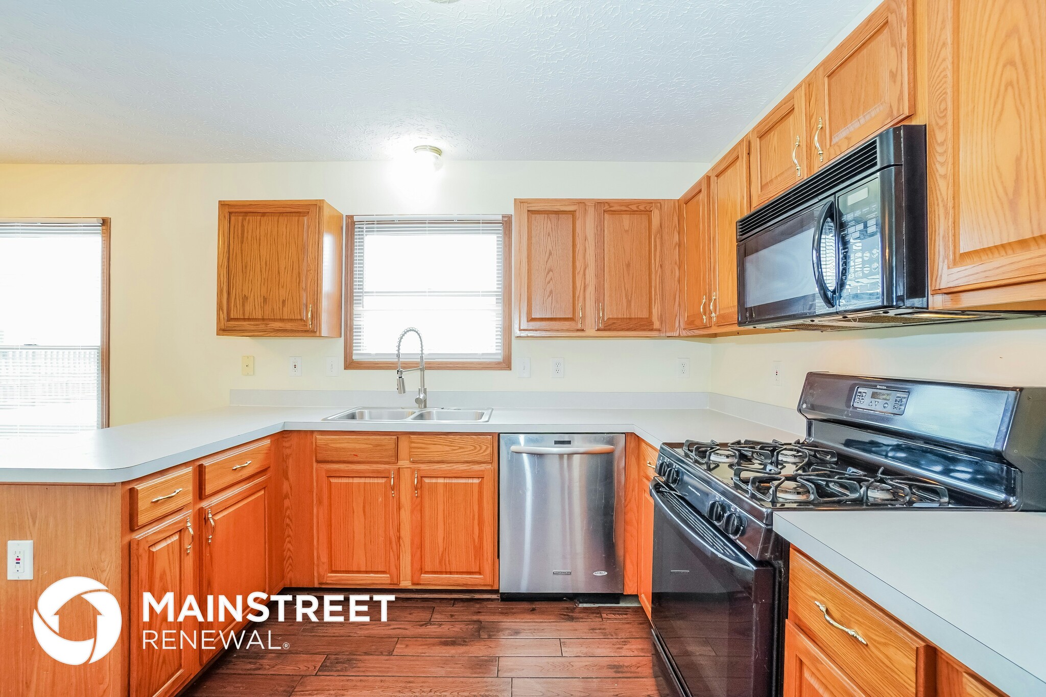 Building Photo - 2672 Fernwood Ave