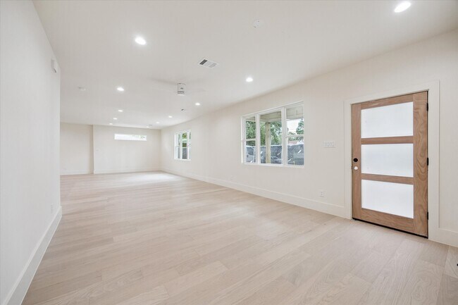 Building Photo - 3709 Brookwoods Dr