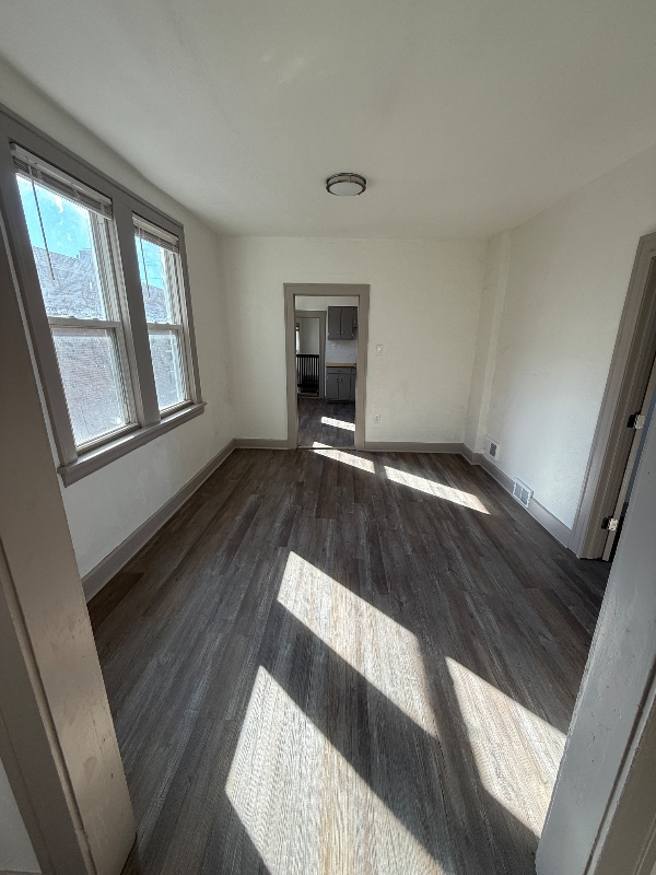 Building Photo - 1342 W 69th St