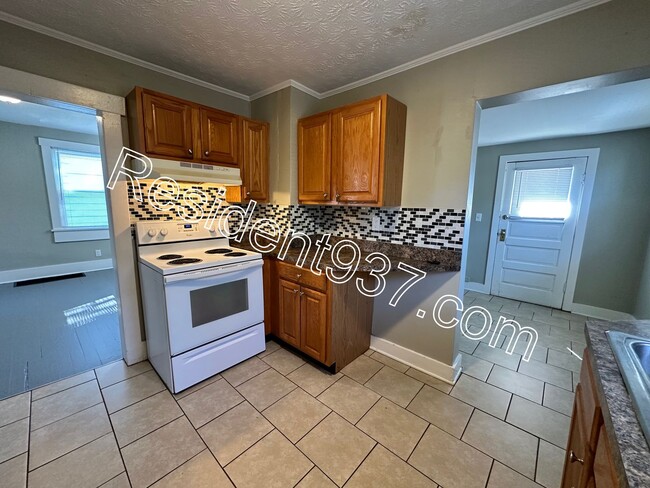 Building Photo - Cozy 3 Bed 1.5 bath