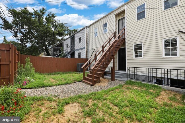 Building Photo - 1208 16th St NE