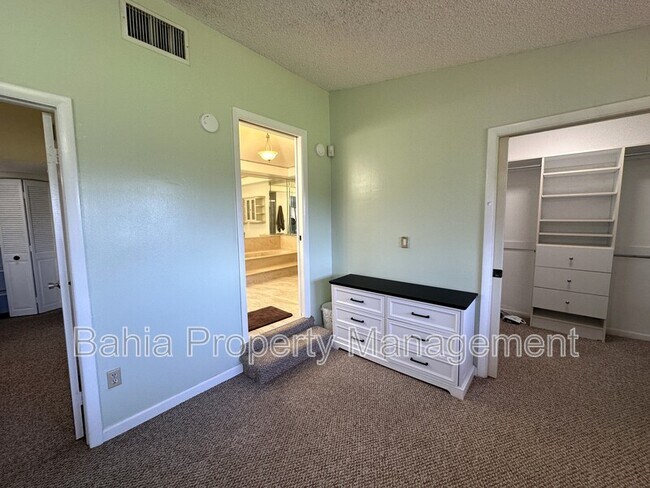 Building Photo - 3730 Alcantara Ave