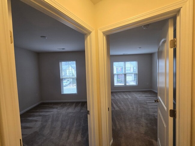 Building Photo - 111 Tuftin Dr