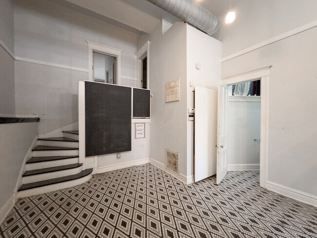 Building Photo - 723 W Wrightwood Ave