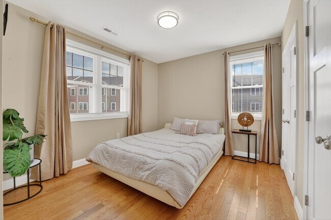 Building Photo - 7 Gorham St