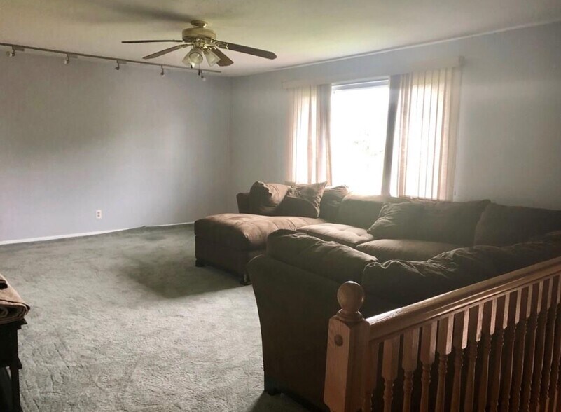 LR - 7776 Thompson Rd