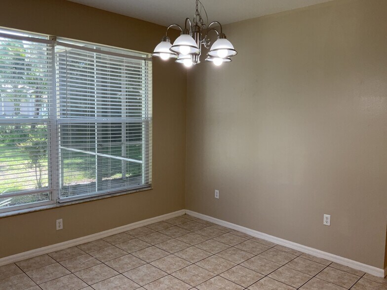 Building Photo - 2804 Spring Meadow Dr