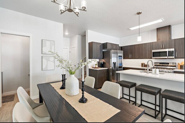 Building Photo - Boise 3 Bed 2.5 Bath 2 Car Garage Town available 3/6/26