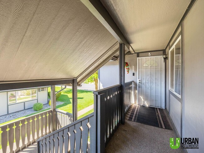 Building Photo - Top-Level 2 Bed / 1 Bath Condo with Garage & In-Unit Laundry – Shiloh Hills