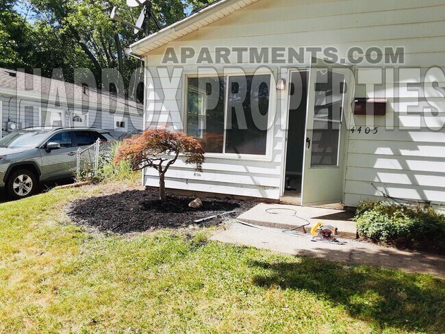 Primary Photo - 4405 Nevada Ave
