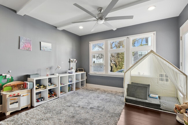 Building Photo - 4415 Bradley Ln