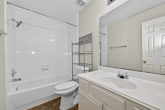 Building Photo - 14007 Hillingdale Ln