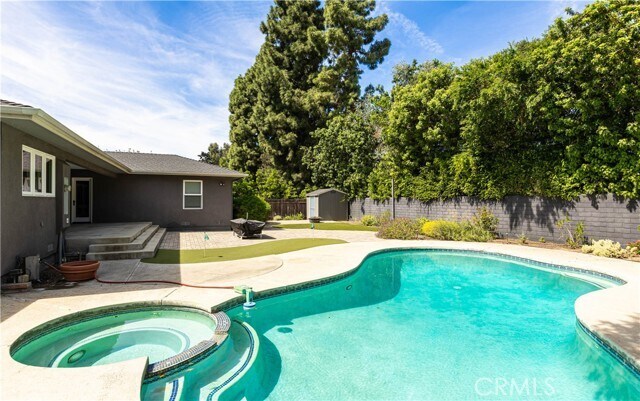 Building Photo - 933 W Riviera Dr