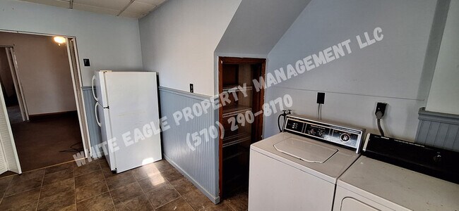 Building Photo - 315 William St