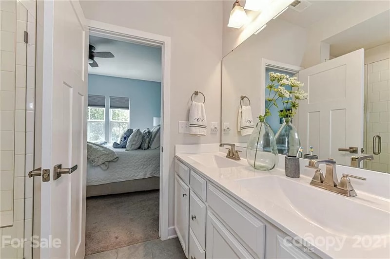 Building Photo - 272 Parkwood Ave