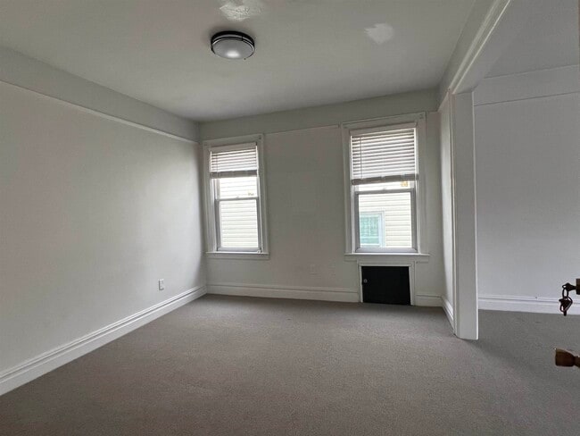Building Photo - 147 Terhune Ave