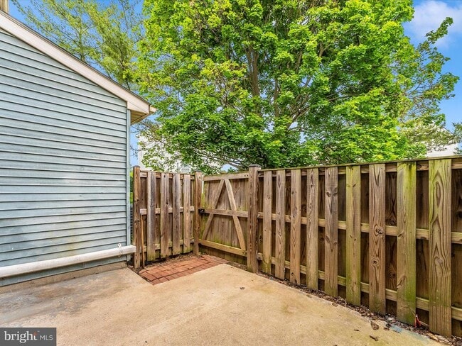 Building Photo - 5803 Oleander Pl
