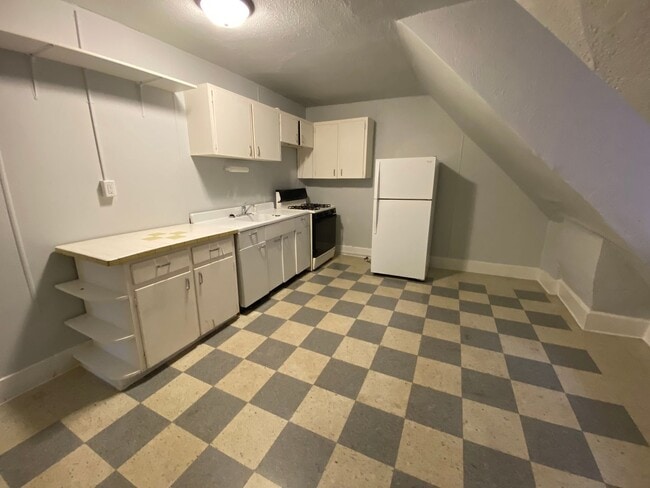 Building Photo - 1513 E Superior St