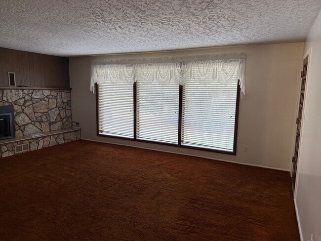 Building Photo - 916 S 6800 E