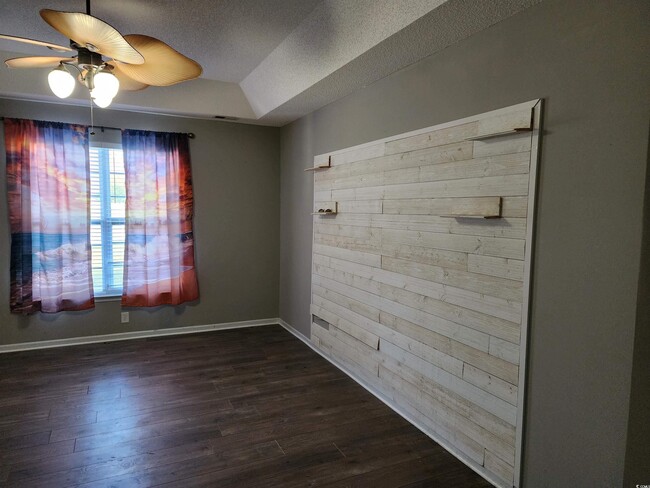 Building Photo - 2360 Clandon Dr