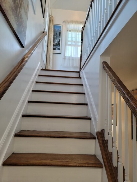 Building Photo - 855 Pavonia Ave