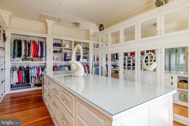 Building Photo - 200 Bridgeview Ln