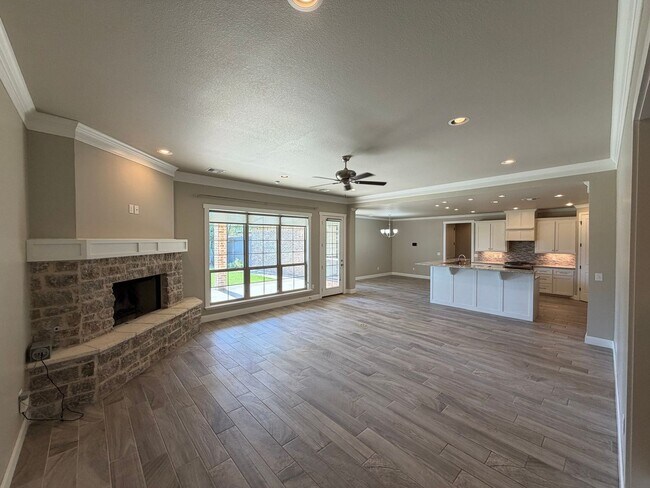 Building Photo - 6502 Isabella Dr