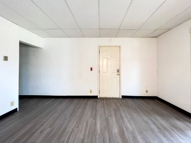 Building Photo - Charming 1-Bedroom Apartment Near Ball State!