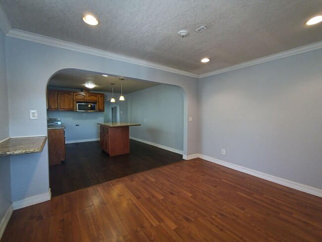 Building Photo - Charming 3-Bedroom Rental with Bonus Backh...