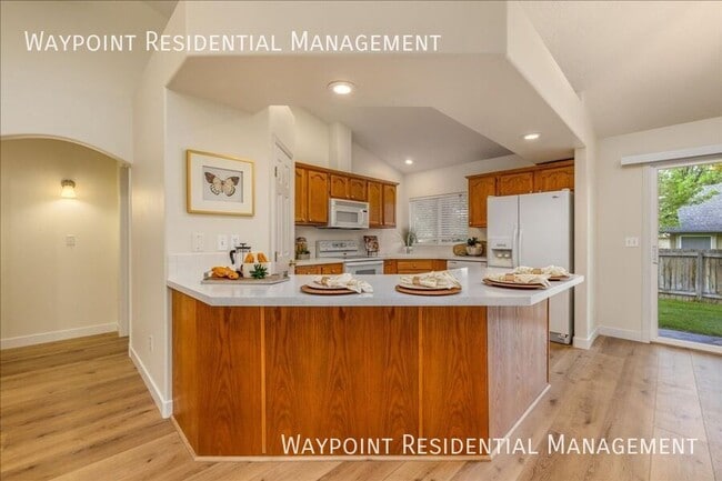 Building Photo - 1095 N Marsh Hawk Pl