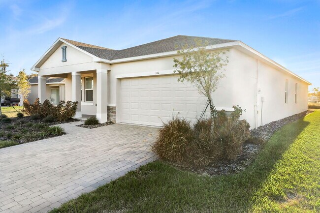 Building Photo - Spacious 4 Bedroom Retreat with 3 Full Baths in Charming Edgewater, FL!