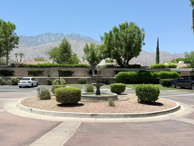 Building Photo - Freshly Updated 2-Bedroom Condo In The Mes...