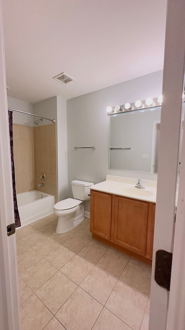 Building Photo - 1128 Bartholdi Ct